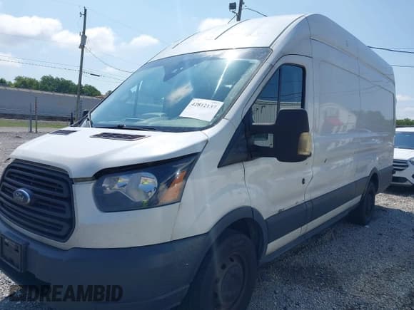 ✅ 2018 Ford Transit • VIN: 1FTBW3XM5JKA67314 • Lot: 42812137. Wystawiony na IAAI z przebiegiem 570 614 mil. Bezpłatny archiwum sprzedaży aukcyjnych z USA i szczegółowy raport historii pojazdu na DreamBid. Zdjęcie 17.