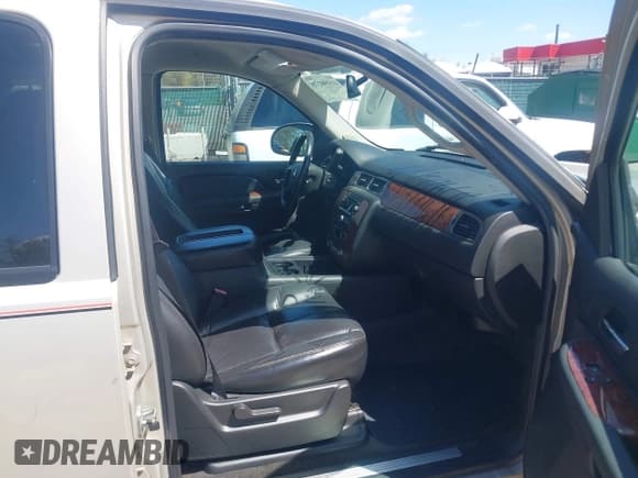 ✅ 2007 Chevrolet Suburban LTZ • VIN: 3GNFK16357G109210 • Лот: 41990278. Опубликован ранее на IAAI с пробегом 176 136 миль. Бесплатный доступ к архиву аукционных продаж из США и подробный отчёт об истории автомобиля на DreamBid. Изображение 5.