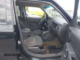 ✅ 2016 Jeep Patriot Sport SE • VIN: 1C4NJRBB3GD580126 • Lot: 43401890. Wystawiony na IAAI z przebiegiem 281 192 mil. Bezpłatny archiwum sprzedaży aukcyjnych z USA i szczegółowy raport historii pojazdu na DreamBid. Zdjęcie 5.