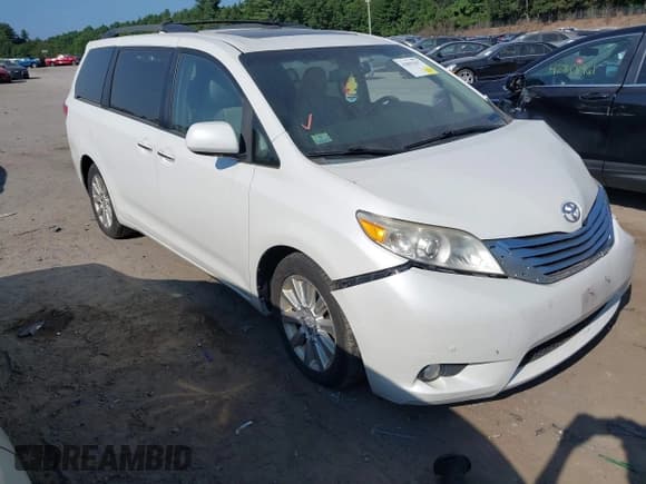 ✅ 2011 Toyota Sienna XLE • VIN: 5TDDK3DC8BS011085 • Lot: 42803367. Wystawiony na IAAI z przebiegiem 158 361 mil. Bezpłatny archiwum sprzedaży aukcyjnych z USA i szczegółowy raport historii pojazdu na DreamBid. Zdjęcie 1.