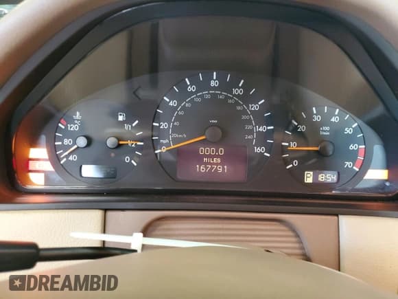 ✅ 2002 Mercedes-Benz E 320 • VIN: WDBJF82J12X062989 • Lot: 81142015. Wystawiony na Copart z przebiegiem 167 791 mil. Bezpłatny archiwum sprzedaży aukcyjnych z USA i szczegółowy raport historii pojazdu na DreamBid. Zdjęcie 9.