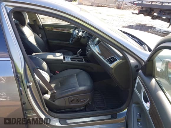 ✅ 2015 Hyundai Genesis 3.8L • VIN: KMHGN4JE2FU024542 • Лот: 43402823. Опубликован ранее на IAAI с пробегом 43 328 миль. Бесплатный доступ к архиву аукционных продаж из США и подробный отчёт об истории автомобиля на DreamBid. Изображение 5.