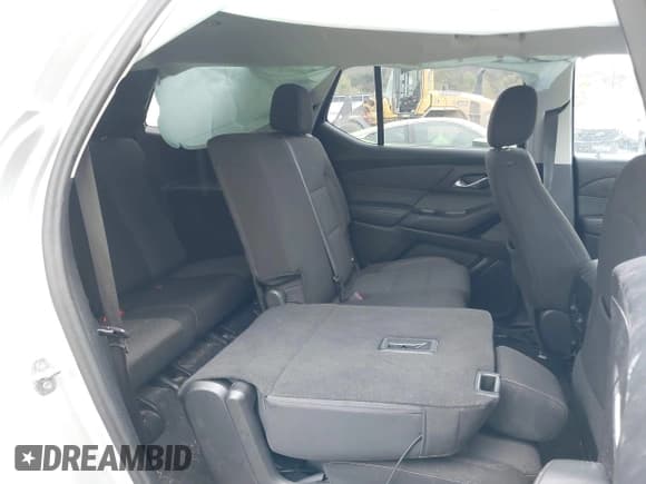 ✅ 2021 Chevrolet Traverse LS • VIN: 1GNERFKW7MJ156057 • Lot: 43426576. Wystawiony na IAAI z przebiegiem 59 799 mil. Bezpłatny archiwum sprzedaży aukcyjnych z USA i szczegółowy raport historii pojazdu na DreamBid. Zdjęcie 8.