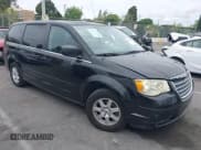 ✅ 2010 Chrysler Town & Country LX • VIN: 2A4RR2D18AR448743 • Lot: 42054602. Wystawiony na IAAI z przebiegiem 191 196 mil. Bezpłatny archiwum sprzedaży aukcyjnych z USA i szczegółowy raport historii pojazdu na DreamBid. Zdjęcie 1.