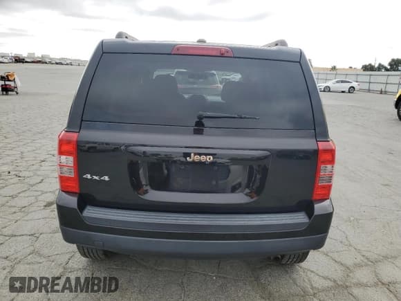 ✅ 2015 Jeep Patriot Altitude • VIN: 1C4NJRBB9FD357572 • Lot: 68550845. Wystawiony na Copart z przebiegiem 95 304 mil. Bezpłatny archiwum sprzedaży aukcyjnych z USA i szczegółowy raport historii pojazdu na DreamBid. Zdjęcie 6.