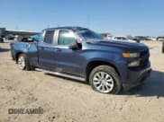 ✅ 2020 Chevrolet Silverado 1500 Custom • VIN: 1GCRWBEK5LZ312066 • Lot: 88494515. Wystawiony na Copart z przebiegiem Nie podano. Bezpłatny archiwum sprzedaży aukcyjnych z USA i szczegółowy raport historii pojazdu na DreamBid. Zdjęcie 4.