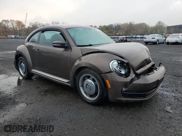 ✅ 2012 Volkswagen Beetle 2.5L PZEV • VIN: 3VWJP7AT7CM665557 • Лот: 89561295. Опубликован ранее на Copart с пробегом 81 349 миль. Бесплатный доступ к архиву аукционных продаж из США и подробный отчёт об истории автомобиля на DreamBid. Изображение 4.