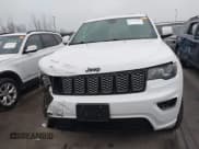 ✅ 2018 Jeep Grand Cherokee Altitude • VIN: 1C4RJFAG6JC326856 • Lot: 43772693. Wystawiony na IAAI z przebiegiem 76 307 mil. Bezpłatny archiwum sprzedaży aukcyjnych z USA i szczegółowy raport historii pojazdu na DreamBid. Zdjęcie 12.