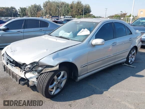 ✅ 2005 Mercedes-Benz C 230 Kompressor • VIN: WDBRF40J85A668022 • Lot: 41075872. Wystawiony na IAAI z przebiegiem 200 016 mil. Bezpłatny archiwum sprzedaży aukcyjnych z USA i szczegółowy raport historii pojazdu na DreamBid. Zdjęcie 2.