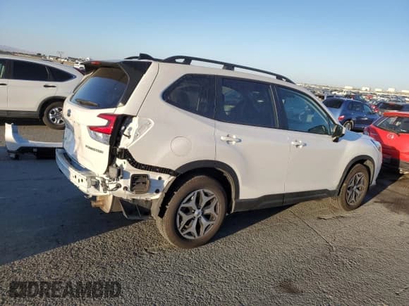 ✅ 2024 Subaru Forester Premium • VIN: JF2SKADC9RH476518 • Lot: 82285965. Listed on Copart with 17,394 mi. Free auction sales archive from the USA and detailed vehicle history report at DreamBid. Image 3.