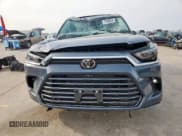 ✅ 2025 Toyota Highlander XLE • VIN: 5TDAAAB56SS097740 • Lot: 71486355. Wystawiony na Copart z przebiegiem 9 040 mil. Bezpłatny archiwum sprzedaży aukcyjnych z USA i szczegółowy raport historii pojazdu na DreamBid. Zdjęcie 5.