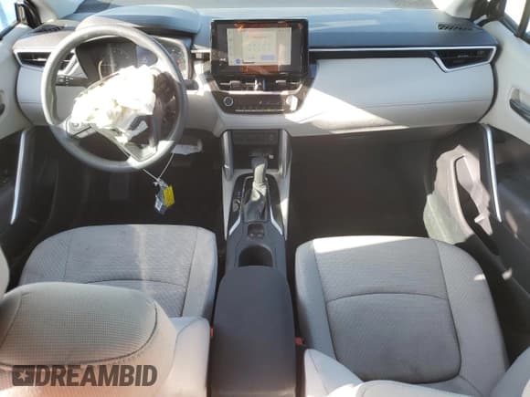 ✅ 2024 Toyota Corolla Cross L • VIN: 7MUAAAAG8RV101872 • Lot: 52516025. Wystawiony na Copart z przebiegiem 16 898 mil. Bezpłatny archiwum sprzedaży aukcyjnych z USA i szczegółowy raport historii pojazdu na DreamBid. Zdjęcie 8.