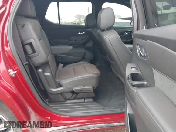 ✅ 2023 Chevrolet Traverse High Country • VIN: 1GNEVNKW7PJ221810 • Lot: 41215676. Wystawiony na IAAI z przebiegiem 26 020 mil. Bezpłatny archiwum sprzedaży aukcyjnych z USA i szczegółowy raport historii pojazdu na DreamBid. Zdjęcie 8.