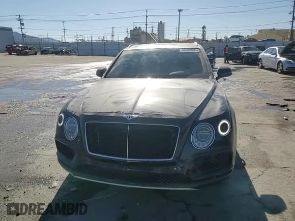 ✅ 2019 Bentley Bentayga V8 • VIN: SJAAM2ZV0KC024580 • Lot: 46690005. Listed on Copart with 46,452 mi. Free auction sales archive from the USA and detailed vehicle history report at DreamBid. Image 12.