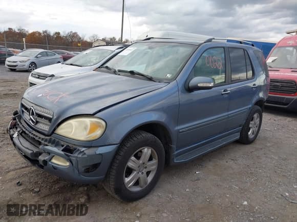 ✅ 2005 Mercedes-Benz M 350 • VIN: 4JGAB57E55A551762 • Lot: 40800022. Listed on IAAI with 174,828 mi. Free auction sales archive from the USA and detailed vehicle history report at DreamBid. Image 2.