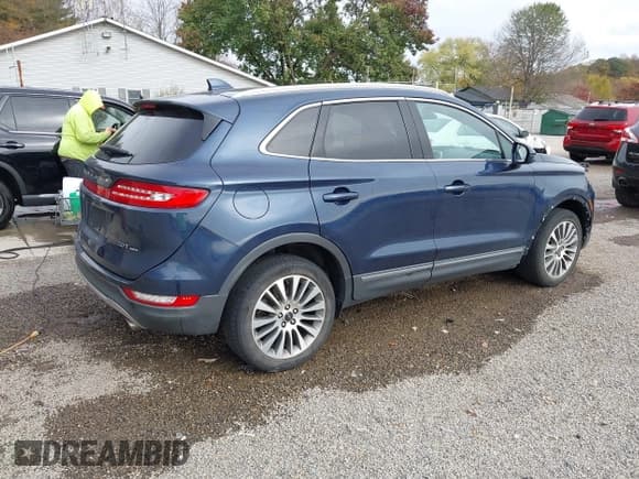 ✅ 2017 Lincoln MKC Reserve • VIN: 5LMCJ3D99HUL71465 • Lot: 43564206. Wystawiony na IAAI z przebiegiem 70 293 mil. Bezpłatny archiwum sprzedaży aukcyjnych z USA i szczegółowy raport historii pojazdu na DreamBid. Zdjęcie 4.