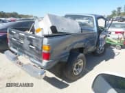 ✅ 1988 Toyota Pickup • VIN: JT4RN63A3J8007852 • Lot: 43526605. Wystawiony na IAAI z przebiegiem 318 004 mil. Bezpłatny archiwum sprzedaży aukcyjnych z USA i szczegółowy raport historii pojazdu na DreamBid. Zdjęcie 4.