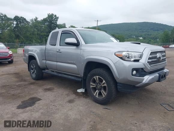✅ 2017 Toyota Tacoma SR5 • VIN: 5TFSZ5AN7HX115414 • Lot: 42611326. Listed on IAAI with 157,303 mi. Free auction sales archive from the USA and detailed vehicle history report at DreamBid. Image 1.