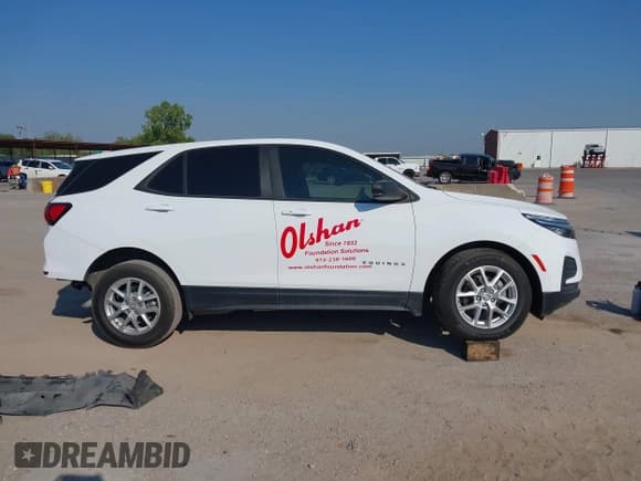✅ 2022 Chevrolet Equinox LS • VIN: 3GNAXHEV1NS214909 • Lot: 43244764. Wystawiony na IAAI z przebiegiem 92 979 mil. Bezpłatny archiwum sprzedaży aukcyjnych z USA i szczegółowy raport historii pojazdu na DreamBid. Zdjęcie 14.