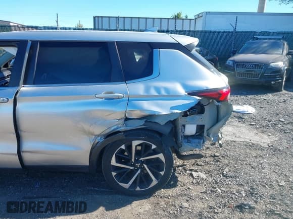 ✅ 2022 Mitsubishi Outlander SE • VIN: JA4J4UA88NZ053983 • Lot: 43424006. Listed on IAAI with 58,218 mi. Free auction sales archive from the USA and detailed vehicle history report at DreamBid. Image 6.