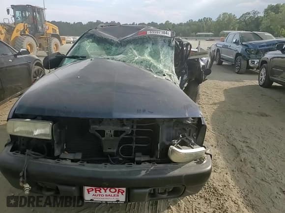 ✅ 2002 Chevrolet S-10 LS • VIN: 1GCDT13W32K229987 • Лот: 85200314. Опубликован ранее на Copart с пробегом Не указан. Бесплатный доступ к архиву аукционных продаж из США и подробный отчёт об истории автомобиля на DreamBid. Изображение 10.