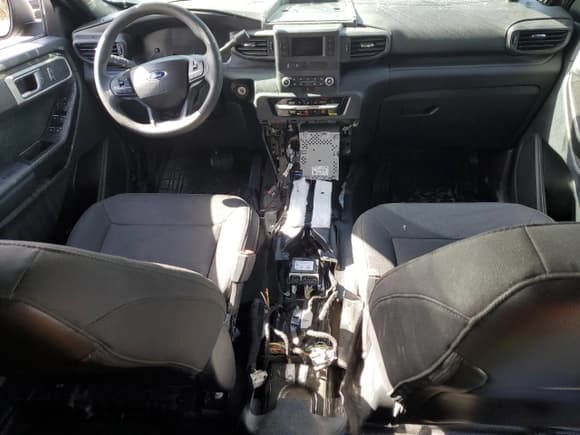 ✅ 2022 Ford Police Interceptor Utility • VIN: 1FM5K8AB1NGA99999 • Lot: 44974755. Wystawiony na Copart z przebiegiem Nie podano. Bezpłatny archiwum sprzedaży aukcyjnych z USA i szczegółowy raport historii pojazdu na DreamBid. Zdjęcie 8.