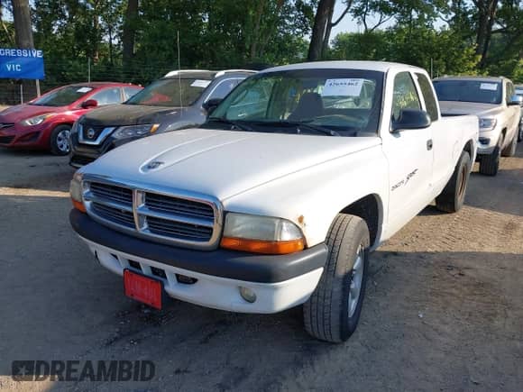 2004 Dodge Dakota Sport z VIN 1D7GL32K84S615322, wystawiony jako IAAI lot #42655462 z przebiegiem 187 209 mil mil oraz . Historia ofert i sprzedaży dostępna na DreamBid. Obrazek 2.