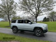 ✅ 2024 Rivian R1S Adventure • VIN: 7PDSGBBA4RN036045 • Лот: 42197192. Опубликован ранее на IAAI с пробегом 9 297 миль. Бесплатный доступ к архиву аукционных продаж из США и подробный отчёт об истории автомобиля на DreamBid. Изображение 1.