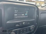 ✅ 2018 Chevrolet Silverado 1500 Work Truck • VIN: 1GCNCNECXJZ190044 • Lot: 72102525. Wystawiony na Copart z przebiegiem 30 759 mil. Bezpłatny archiwum sprzedaży aukcyjnych z USA i szczegółowy raport historii pojazdu na DreamBid. Zdjęcie 15.