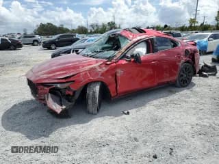 ✅ 2023 Mazda 3 Premium Plus • VIN: 3MZBPBEY7PM374396 • Lot: 85922525. Wystawiony na Copart z przebiegiem 51 320 mil. Bezpłatny archiwum sprzedaży aukcyjnych z USA i szczegółowy raport historii pojazdu na DreamBid. Zdjęcie 1.