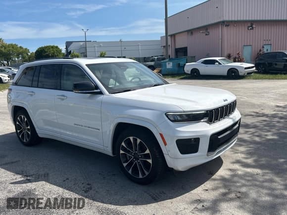 ✅ 2023 Jeep Grand Cherokee Overland • VIN: 1C4RJYD67P8100271 • Лот: 67457895. Опубликован ранее на Copart с пробегом 8 255 миль. Бесплатный доступ к архиву аукционных продаж из США и подробный отчёт об истории автомобиля на DreamBid. Изображение 1.