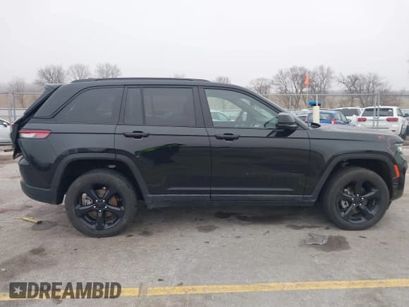 ✅ 2023 Jeep Grand Cherokee Altitude • VIN: 1C4RJHAG6PC552500 • Lot: 41173894. Listed on IAAI with 33,345 mi. Free auction sales archive from the USA and detailed vehicle history report at DreamBid. Image 13.