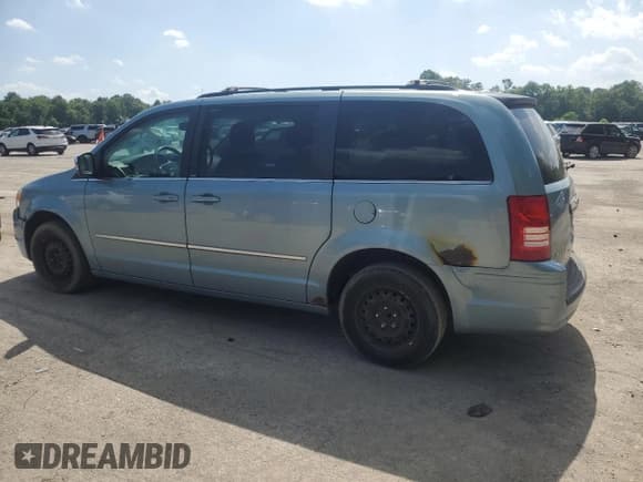 ✅ 2010 Chrysler Town & Country Touring Plus • VIN: 2A4RR8D19AR398096 • Lot: 62332725. Wystawiony na Copart z przebiegiem 289 102 mil. Bezpłatny archiwum sprzedaży aukcyjnych z USA i szczegółowy raport historii pojazdu na DreamBid. Zdjęcie 2.