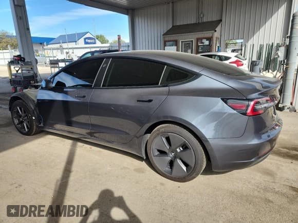 ✅ 2021 Tesla Model 3 Long Range • VIN: 5YJ3E1EBXMF853219 • Lot: 84820975. Wystawiony na Copart z przebiegiem 48 964 mil. Bezpłatny archiwum sprzedaży aukcyjnych z USA i szczegółowy raport historii pojazdu na DreamBid. Zdjęcie 2.