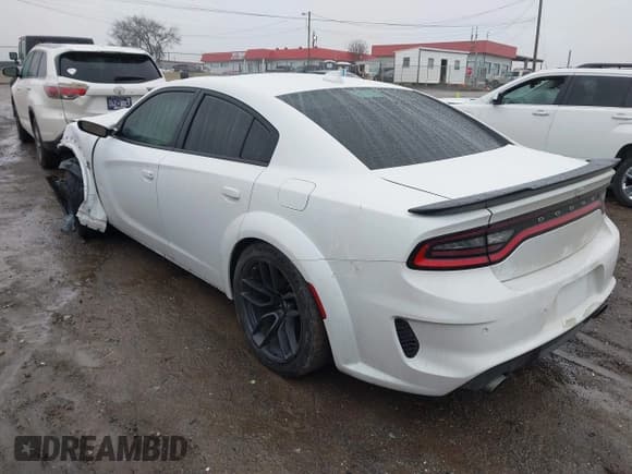 ✅ 2021 Dodge Charger Scat Pack Widebody • VIN: 2C3CDXGJ4MH527764 • Lot: 41555871. Wystawiony na IAAI z przebiegiem Nie podano. Bezpłatny archiwum sprzedaży aukcyjnych z USA i szczegółowy raport historii pojazdu na DreamBid. Zdjęcie 3.
