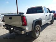 ✅ 2005 Chevrolet Silverado 2500HD LT • VIN: 1GCHC23U15F901726 • Lot: 43723341. Wystawiony na IAAI z przebiegiem 191 495 mil. Bezpłatny archiwum sprzedaży aukcyjnych z USA i szczegółowy raport historii pojazdu na DreamBid. Zdjęcie 4.