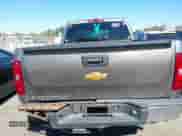 2009 Chevrolet Silverado 1500 LT z VIN 1GCEK29J79Z126226, wystawiony jako IAAI lot #43485064 z przebiegiem 249 687 mil mil oraz . Historia ofert i sprzedaży dostępna na DreamBid. Obrazek 17.