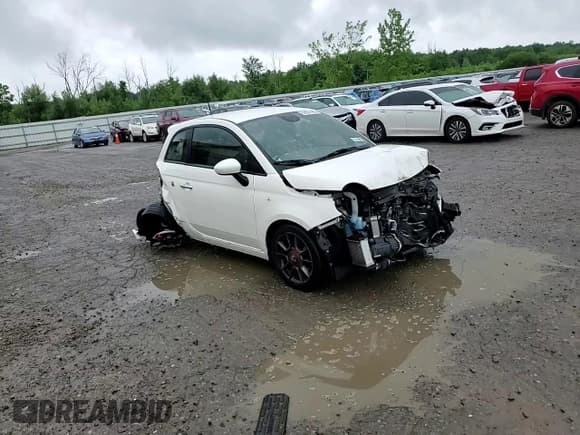 ✅ 2015 FIAT 500 Abarth • VIN: 3C3CFFFHXFT601900 • Lot: 62827495. Wystawiony na Copart z przebiegiem 21 274 mil. Bezpłatny archiwum sprzedaży aukcyjnych z USA i szczegółowy raport historii pojazdu na DreamBid. Zdjęcie 14.