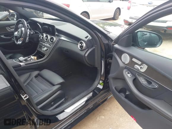 ✅ 2019 Mercedes-Benz C 43 AMG • VIN: 55SWF6EB0KU287879 • Lot: 42863581. Listed on IAAI with 61,392 mi. Free auction sales archive from the USA and detailed vehicle history report at DreamBid. Image 5.