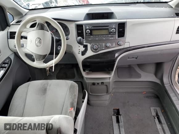 ✅ 2012 Toyota Sienna • VIN: 5TDZK3DC6CS266888 • Lot: 41526344. Listed on Copart with 167,705 mi. Free auction sales archive from the USA and detailed vehicle history report at DreamBid. Image 8.