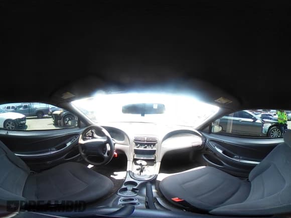 ✅ 1999 Ford Mustang • VIN: 1FAFP4046XF202967 • Lot: 42574831. Wystawiony na IAAI z przebiegiem 138 068 mil. Bezpłatny archiwum sprzedaży aukcyjnych z USA i szczegółowy raport historii pojazdu na DreamBid. Zdjęcie 18.