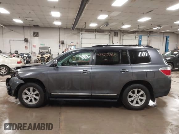 ✅ 2013 Toyota Highlander Plus • VIN: 5TDBK3EH6DS256360 • Лот: 43367765. Опубликован ранее на IAAI с пробегом 121 955 миль. Бесплатный доступ к архиву аукционных продаж из США и подробный отчёт об истории автомобиля на DreamBid. Изображение 14.