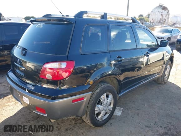 ✅ 2006 Mitsubishi Outlander LS • VIN: JA4LX31F76U016673 • Lot: 43746318. Wystawiony na IAAI z przebiegiem 248 955 mil. Bezpłatny archiwum sprzedaży aukcyjnych z USA i szczegółowy raport historii pojazdu na DreamBid. Zdjęcie 4.