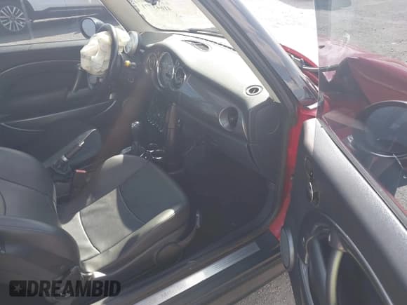 ✅ 2006 MINI Hardtop • VIN: WMWRC33526TK18176 • Lot: 41643771. Listed on IAAI with 115,778 mi. Free auction sales archive from the USA and detailed vehicle history report at DreamBid. Image 5.