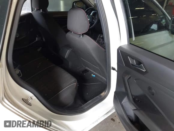 ✅ 2019 Volkswagen Jetta S • VIN: 3VW5T7BU6KM187764 • Lot: 43348152. Wystawiony na IAAI z przebiegiem 43 393 mil. Bezpłatny archiwum sprzedaży aukcyjnych z USA i szczegółowy raport historii pojazdu na DreamBid. Zdjęcie 8.