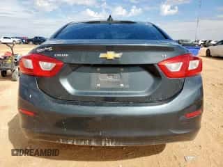2017 Chevrolet Cruze LT z VIN 1G1BE5SM8H7181562, wystawiony jako Copart lot #85931745 z przebiegiem 198 483 mil mil oraz Czysty tytuł • Clean title. Historia ofert i sprzedaży dostępna na DreamBid. Obrazek 6.