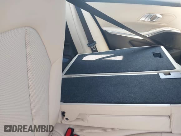 ✅ 2023 BMW 3 Series 330i xDrive • VIN: 3MW89FF06P8D68103 • Lot: 42456198. Listed on IAAI with 11,878 mi. Free auction sales archive from the USA and detailed vehicle history report at DreamBid. Image 8.