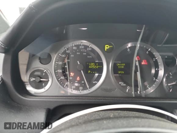 ✅ 2005 Aston Martin DB9 • VIN: SCFAD01A55GA01163 • Lot: 63708663. Wystawiony na Copart z przebiegiem 44 924 mil. Bezpłatny archiwum sprzedaży aukcyjnych z USA i szczegółowy raport historii pojazdu na DreamBid. Zdjęcie 9.