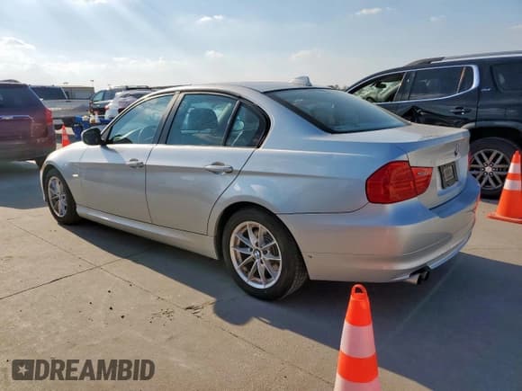 ✅ 2010 BMW 3 Series 328i • VIN: WBAPH7G51ANM52106 • Lot: 84205015. Wystawiony na Copart z przebiegiem 81 776 mil. Bezpłatny archiwum sprzedaży aukcyjnych z USA i szczegółowy raport historii pojazdu na DreamBid. Zdjęcie 2.