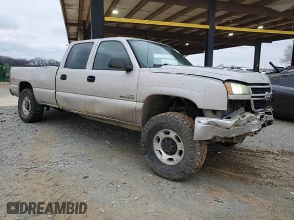 ✅ 2006 Chevrolet Silverado 2500HD LT2 • VIN: 1GCHK23D36F190230 • Lot: 87080494. Wystawiony na Copart z przebiegiem 239 942 mil. Bezpłatny archiwum sprzedaży aukcyjnych z USA i szczegółowy raport historii pojazdu na DreamBid. Zdjęcie 4.